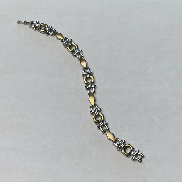 7.5” Vintage Two-Tone Silver and Gold Metal Bracelet - Picture 5 of 8